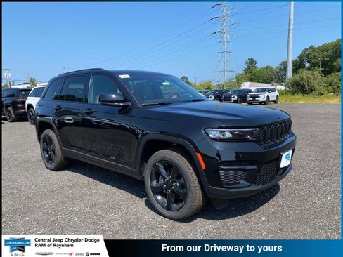 New 2025 Jeep Grand Cherokee Altitude image 1