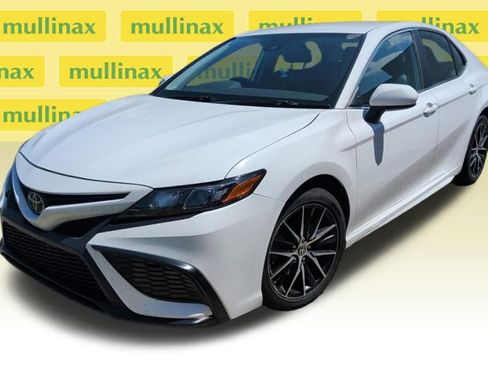 Used 2021 Toyota Camry SE image 4