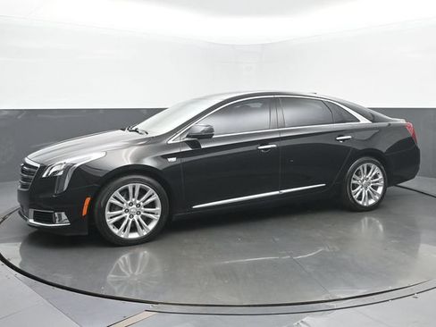 Used 2018 Cadillac XTS Luxury FWD image 2
