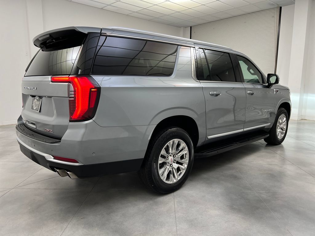 Used 2025 GMC Yukon XL Denali RWD image 9