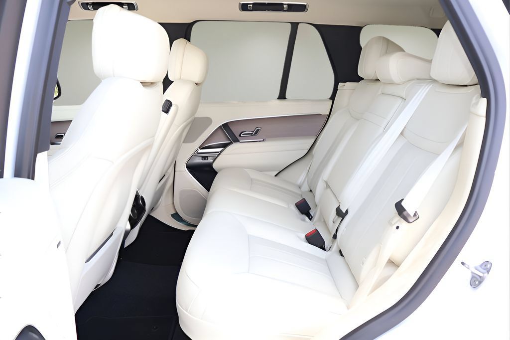 New 2026 Land Rover Range Rover SE AWD/4WD image 12