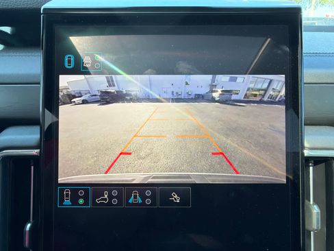 Used 2025 GMC Yukon Denali w/ Sun & Power Step Package image 21