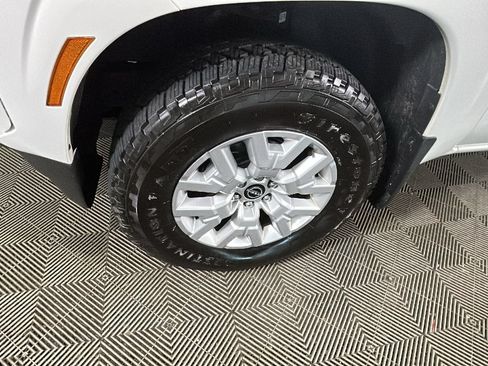 Used 2023 Nissan Frontier SV w/ SV Convenience Package AWD/4WD image 9