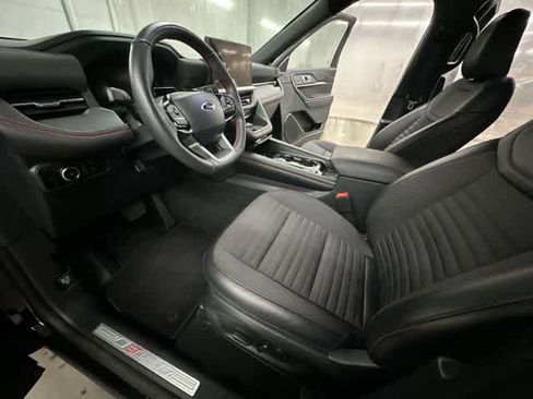 Used 2025 Ford Explorer ST-Line AWD/4WD image 16