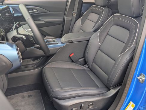 Used 2025 Chevrolet Equinox EV LT w/ Convenience Package II FWD image 17