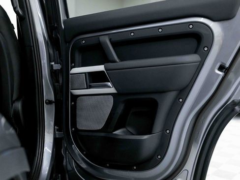 Used 2023 Land Rover Defender 130 SE image 48