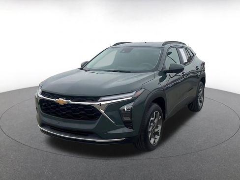 Used 2025 Chevrolet Trax LT image 7