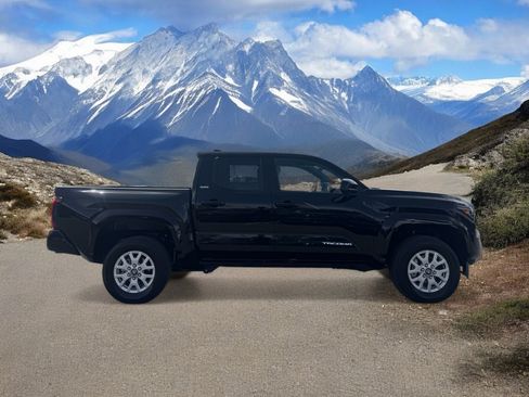 Certified 2025 Toyota Tacoma SR5 AWD/4WD image 6
