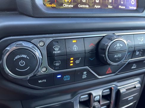 Used 2022 Jeep Wrangler Unlimited Rubicon 4xe w/ Cold Weather Group image 31