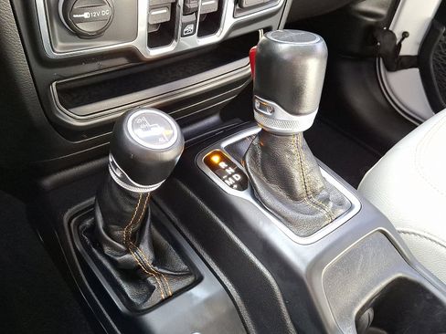 Certified 2022 Jeep Gladiator Overland image 15