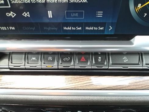 Used 2022 Chevrolet Silverado 1500 LT w/ Z71 Off-Road Package AWD/4WD image 27