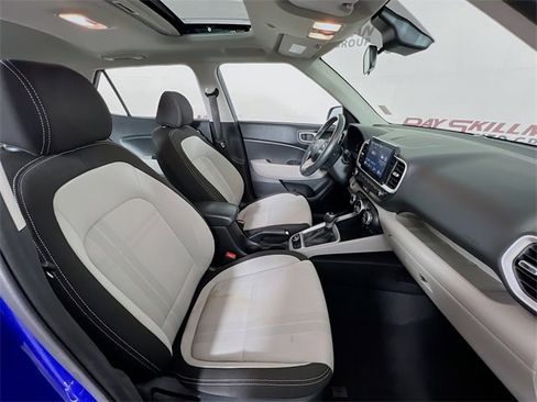 Used 2024 Hyundai Venue SEL image 38