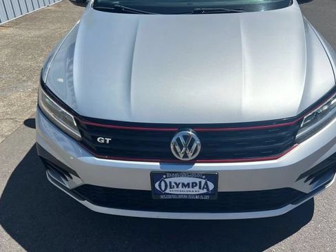 Used 2018 Volkswagen Passat 3.6 FWD image 2