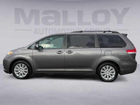 Used 2011 Toyota Sienna XLE image 6