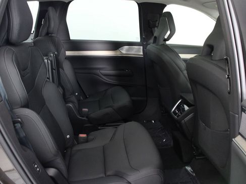 Certified 2025 Volvo EX90 Ultra image 28