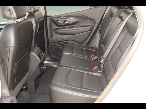 Used 2022 GMC Terrain SLT image 14