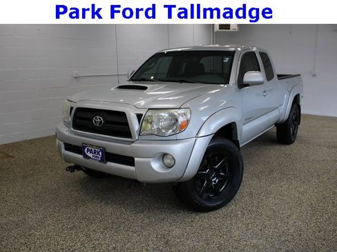 Used 2005 Toyota Tacoma PreRunner image 10