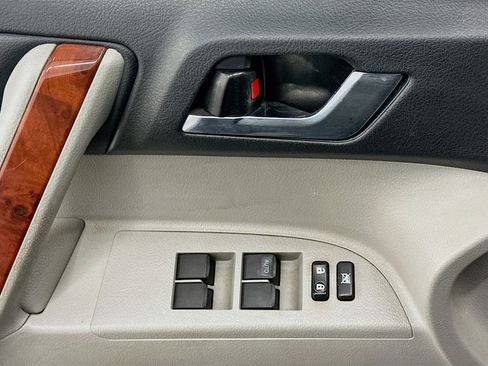 Used 2011 Toyota Highlander Limited w/ Tow Pkg AWD/4WD image 15