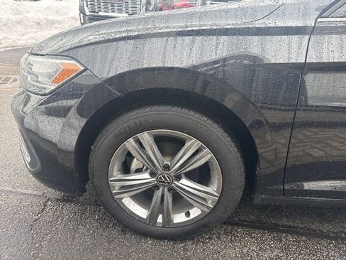 Used 2024 Volkswagen Jetta SE image 4