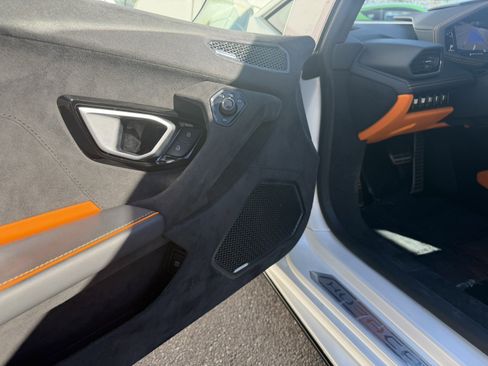 Used 2024 Lamborghini Huracan Tecnica image 17