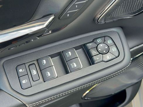Used 2025 RAM 1500 Limited AWD/4WD image 22