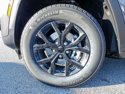 New 2025 Jeep Grand Cherokee Altitude image 13