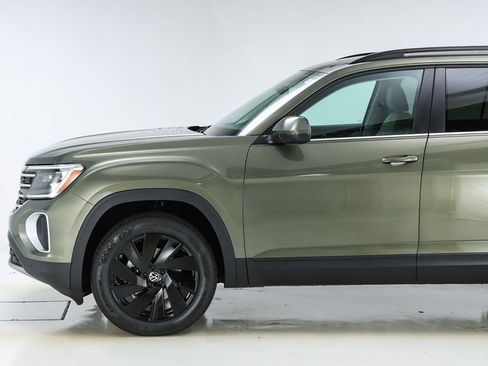 New 2026 Volkswagen Atlas SE FWD image 3