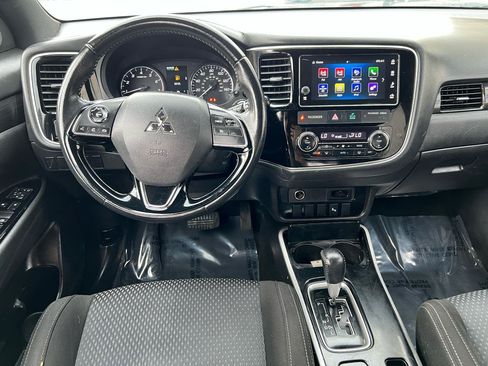 Used 2018 Mitsubishi Outlander SEL AWD/4WD image 17