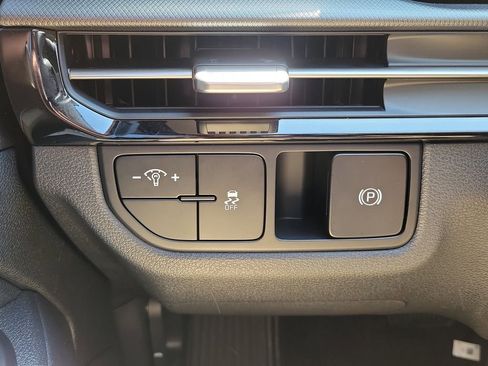 New 2026 Kia Sportage LX FWD image 24