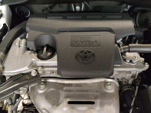 Used 2017 Toyota Camry LE image 30