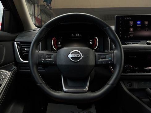 Used 2026 Nissan Rogue SL FWD image 36