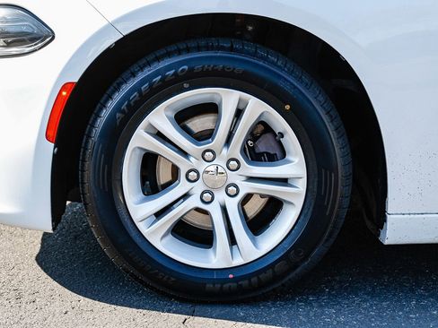 Used 2019 Dodge Charger SXT w/ Leather Interior Group image 9