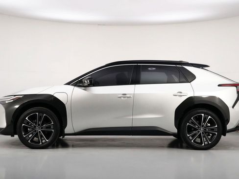 Used 2023 Toyota bZ4X Limited image 8