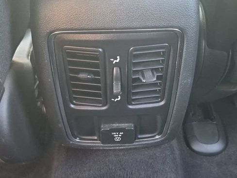 Used 2017 Jeep Grand Cherokee Altitude AWD/4WD image 21
