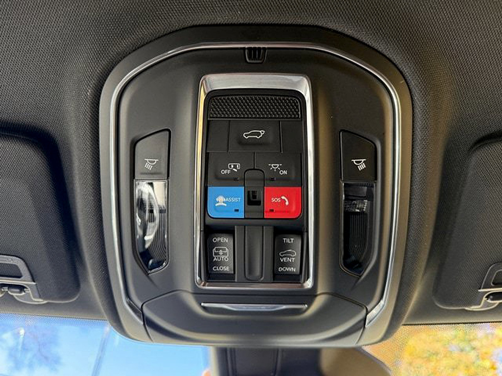 Used 2025 Jeep Grand Cherokee Altitude AWD/4WD image 27