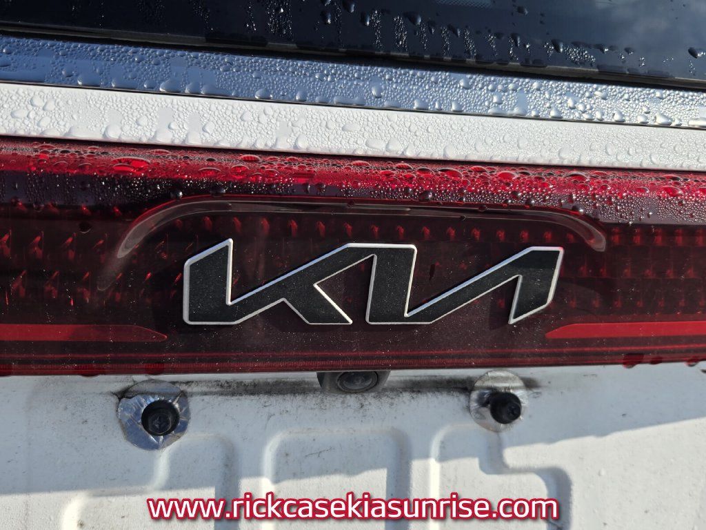Used 2023 Kia Carnival SX FWD image 8