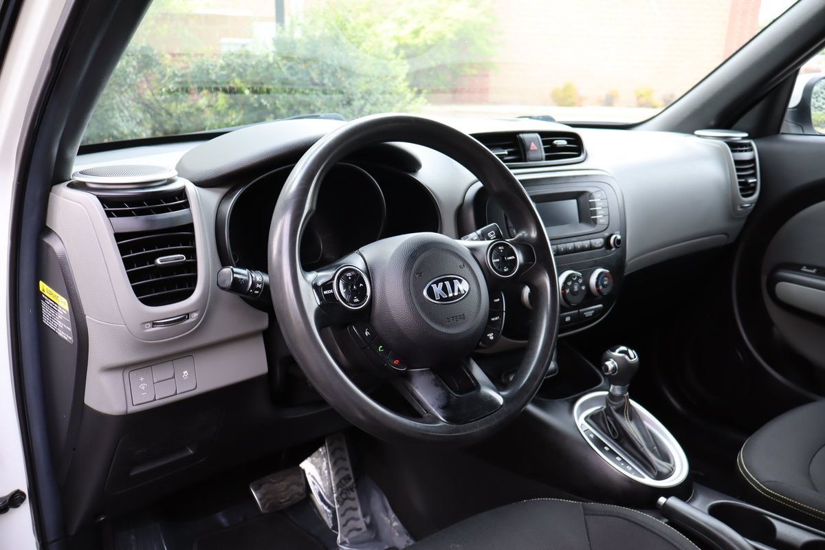 Used 2015 Kia Soul + FWD image 15