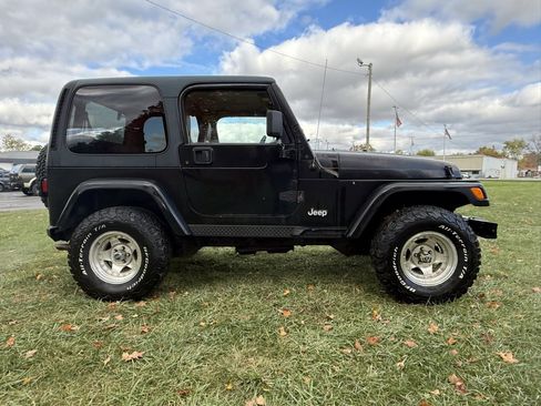 Used 2002 Jeep Wrangler X image 2