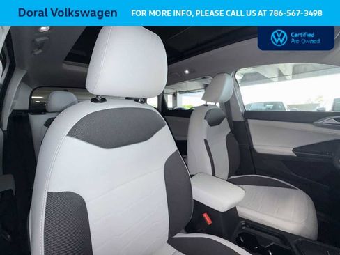 Used 2025 Volkswagen Taos SE FWD image 27