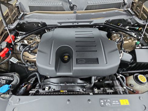 Certified 2024 Land Rover Defender 110 X-Dynamic SE AWD/4WD image 32