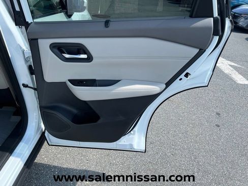 Used 2025 Nissan Rogue SV w/ SV Premium Package AWD/4WD image 24