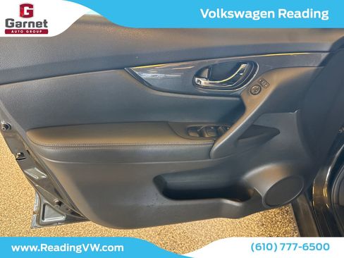 Used 2017 Nissan Rogue SV w/ SV Premium Package image 18