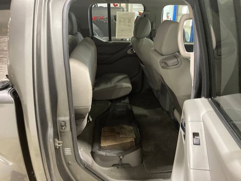 Used 2009 Nissan Frontier SE w/ SE Value Truck Pkg RWD image 8