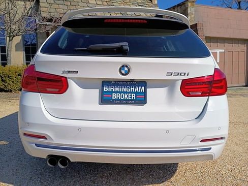 Used 2017 BMW 330i xDrive Wagon image 13