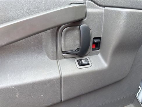 Used 2019 Chevrolet Express 2500 image 19