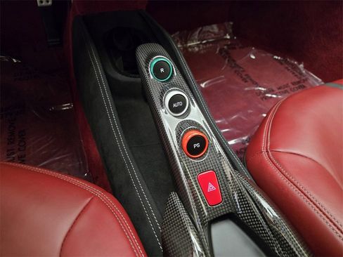 Used 2020 Ferrari F8 Tributo image 38