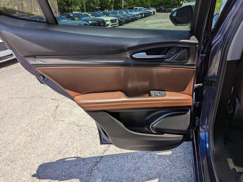 Used 2020 Alfa Romeo Stelvio Ti w/ Active Blind Spot Package AWD/4WD image 37