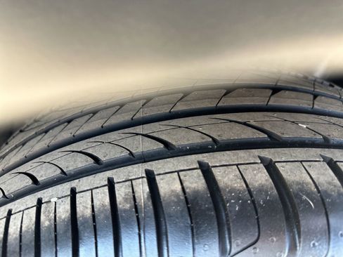 Certified 2022 Volkswagen Tiguan SEL R-Line image 8