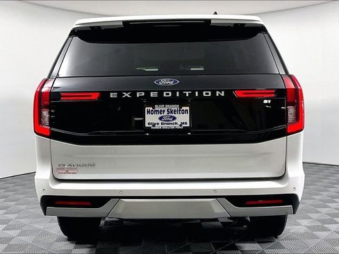 Used 2025 Ford Expedition Platinum AWD/4WD image 4