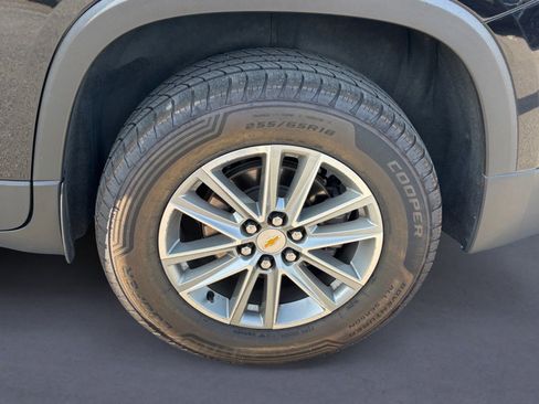 Used 2023 Chevrolet Traverse LT FWD image 5